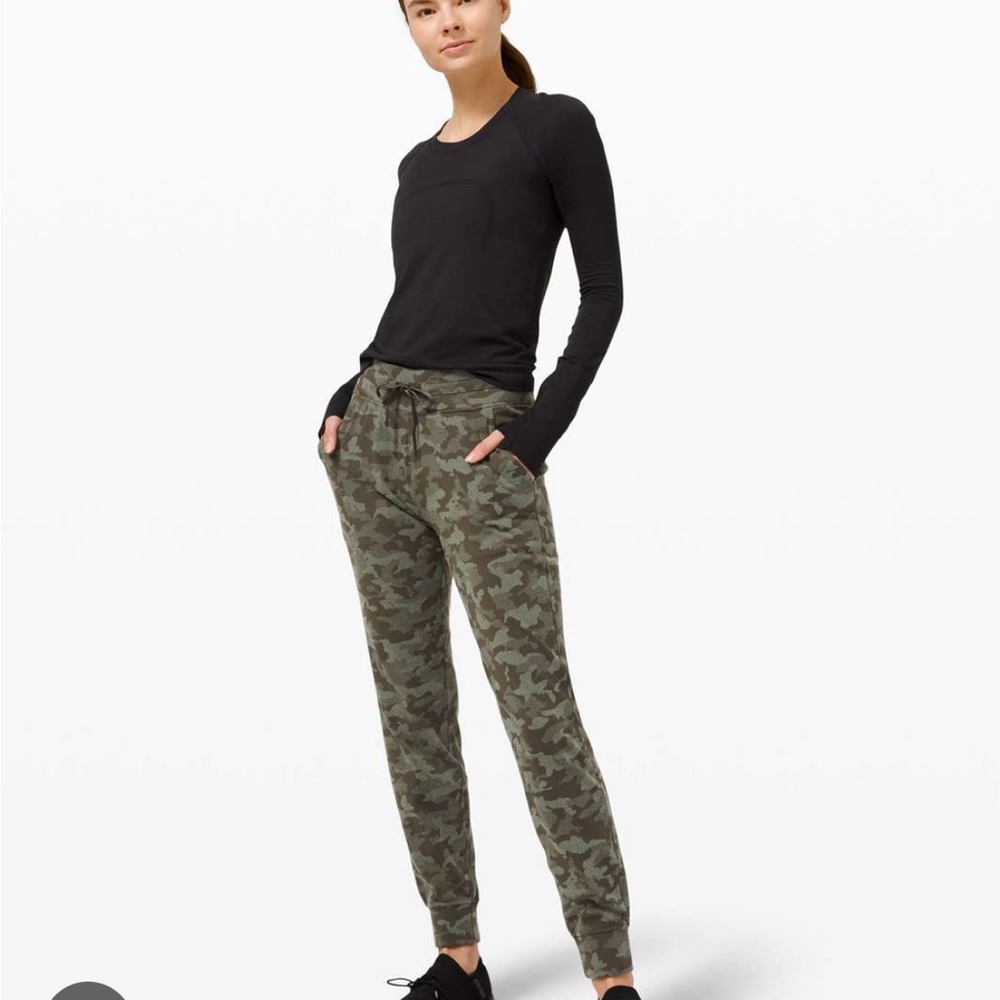 Lululemon ready to rulu joggers in heritage camo